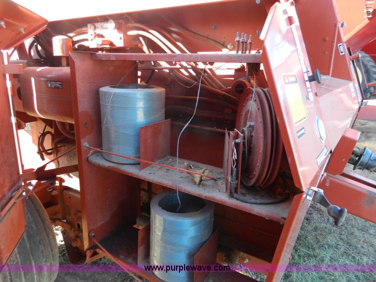 image for item H2321 1993 Hesston 565A round baler