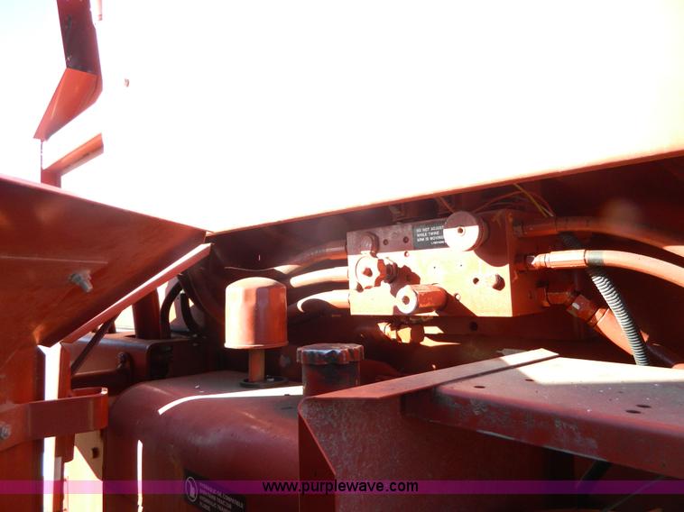 image for item H2321 1993 Hesston 565A round baler