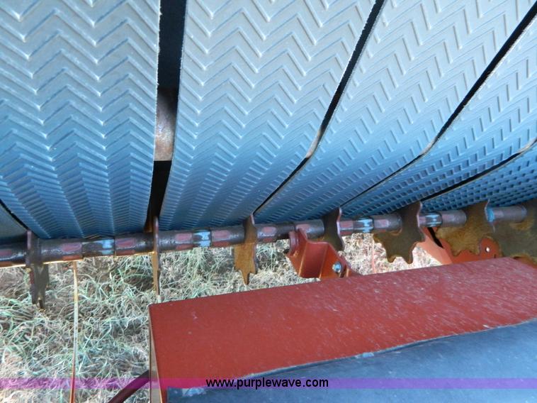 image for item H2321 1993 Hesston 565A round baler