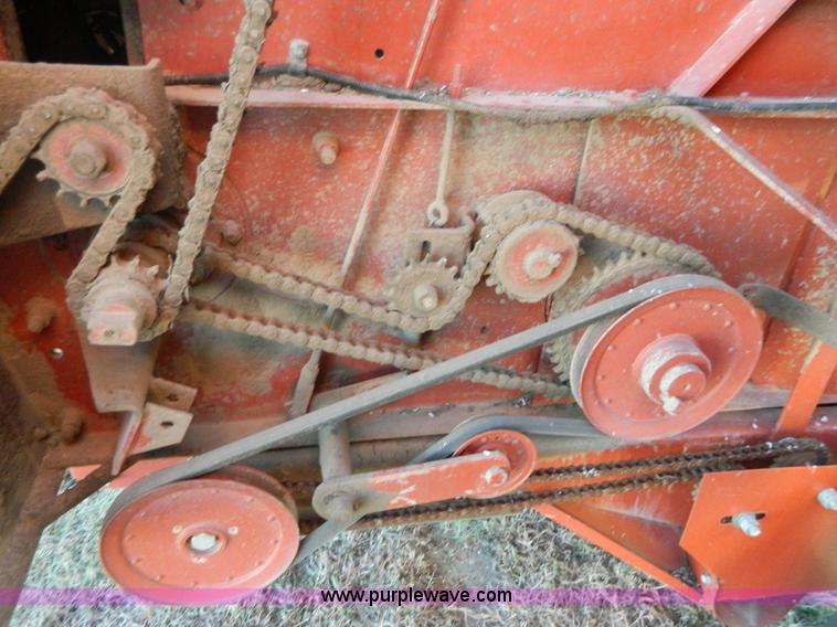 image for item H2321 1993 Hesston 565A round baler