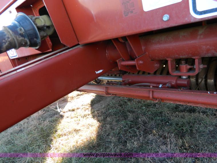 image for item H2321 1993 Hesston 565A round baler