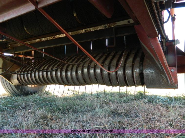 image for item H2321 1993 Hesston 565A round baler