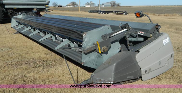 image for item H2322 2009 Gleaner 7200 rigid header