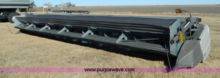 image for item H2322 2009 Gleaner 7200 rigid header