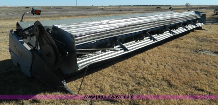 image for item H2322 2009 Gleaner 7200 rigid header