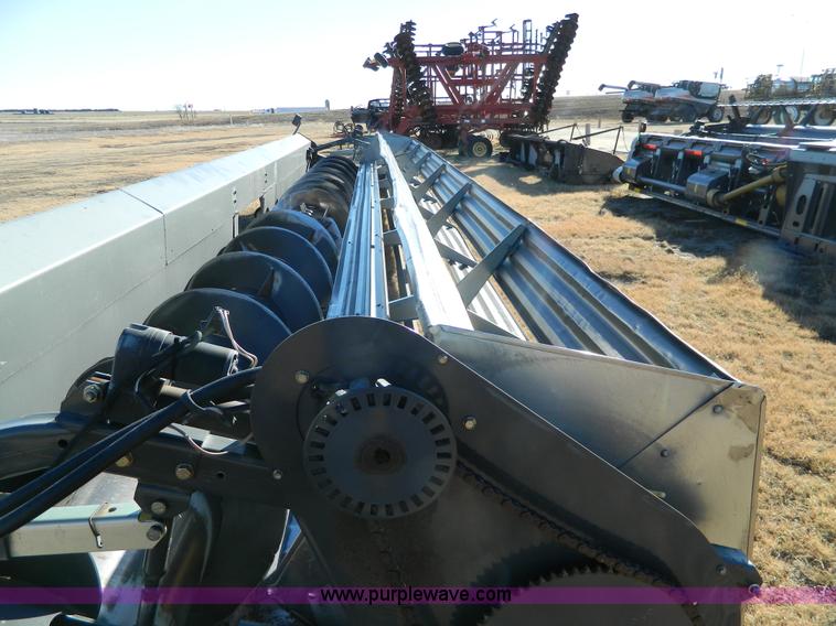 image for item H2322 2009 Gleaner 7200 rigid header