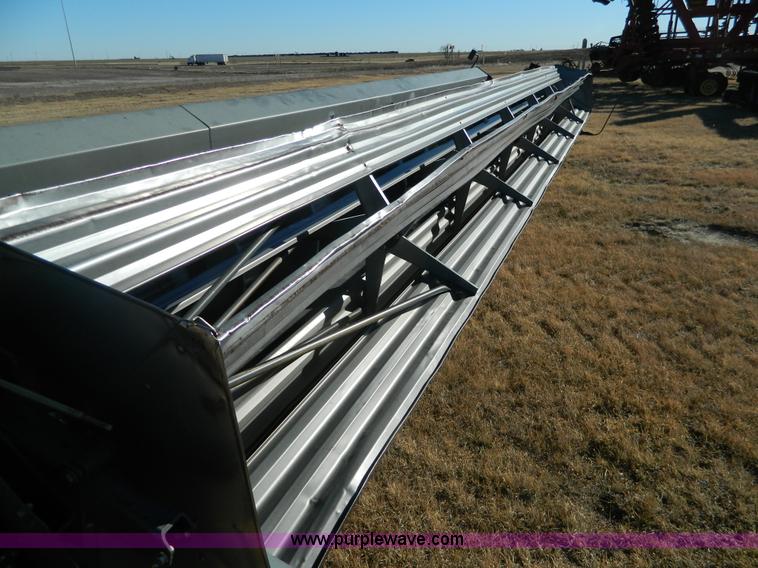 image for item H2322 2009 Gleaner 7200 rigid header