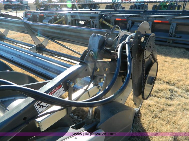 image for item H2322 2009 Gleaner 7200 rigid header