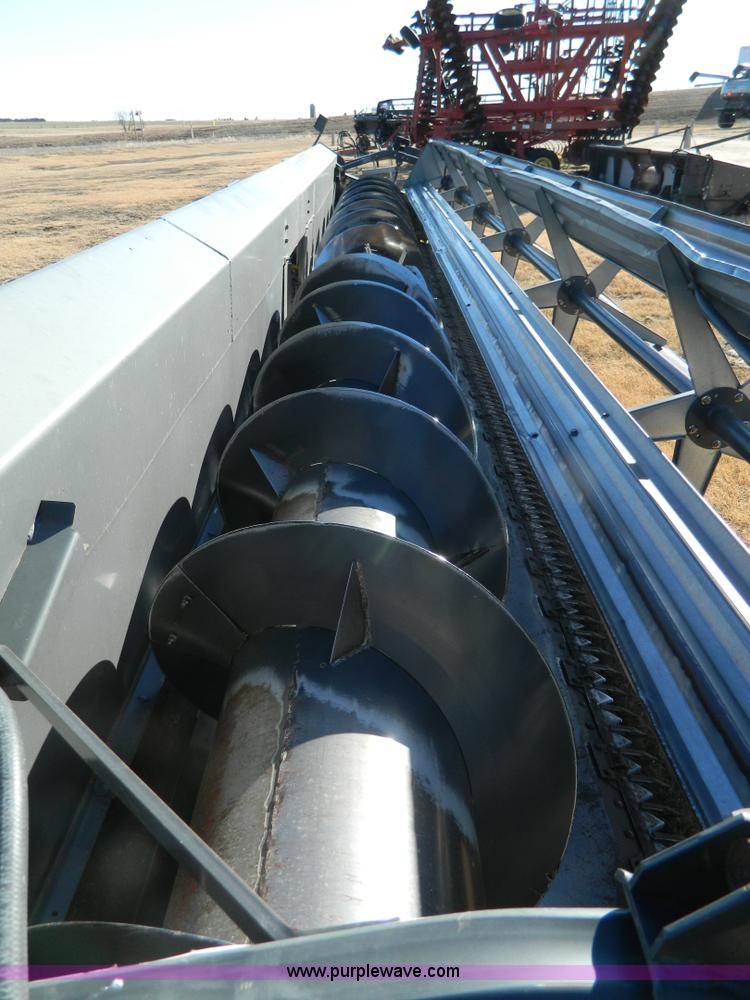 image for item H2322 2009 Gleaner 7200 rigid header