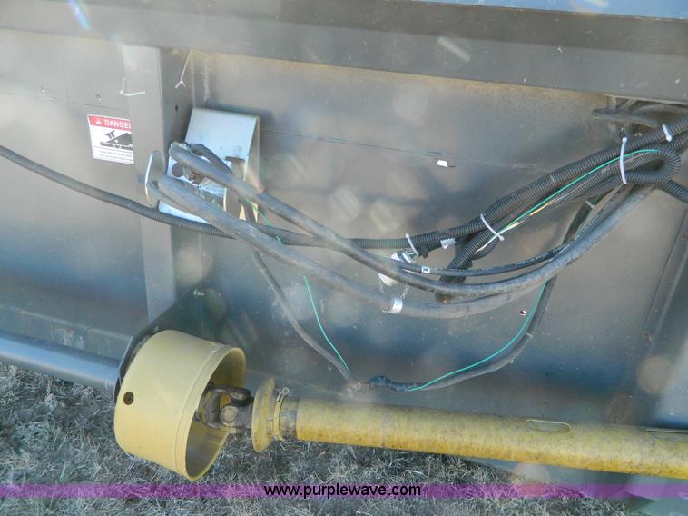 image for item H2322 2009 Gleaner 7200 rigid header