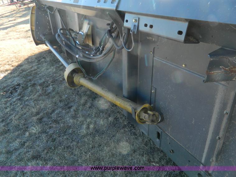image for item H2322 2009 Gleaner 7200 rigid header