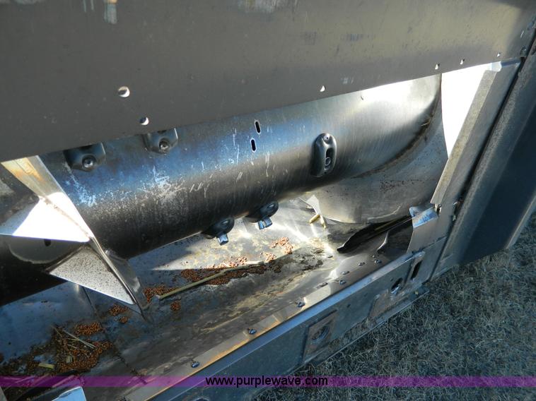 image for item H2322 2009 Gleaner 7200 rigid header