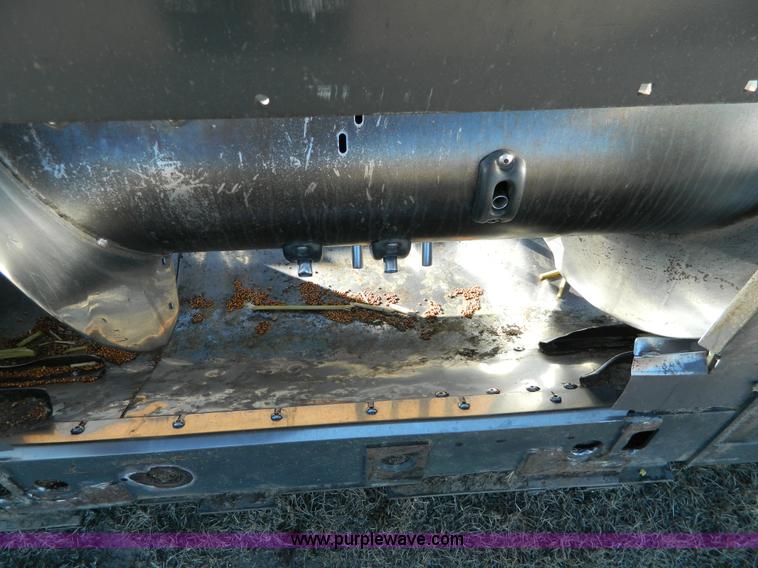 image for item H2322 2009 Gleaner 7200 rigid header