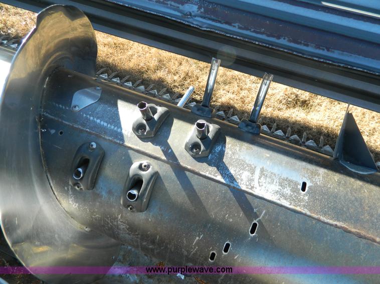 image for item H2322 2009 Gleaner 7200 rigid header