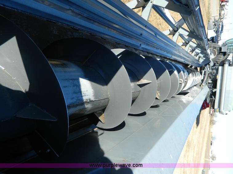 image for item H2322 2009 Gleaner 7200 rigid header