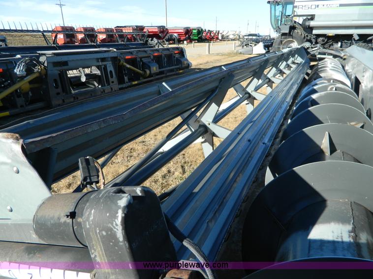image for item H2322 2009 Gleaner 7200 rigid header