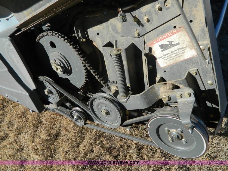 image for item H2322 2009 Gleaner 7200 rigid header