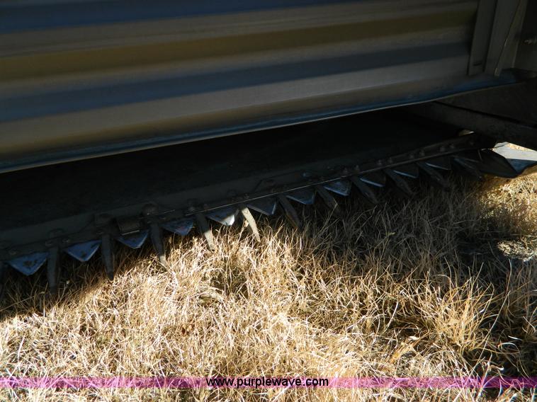 image for item H2322 2009 Gleaner 7200 rigid header