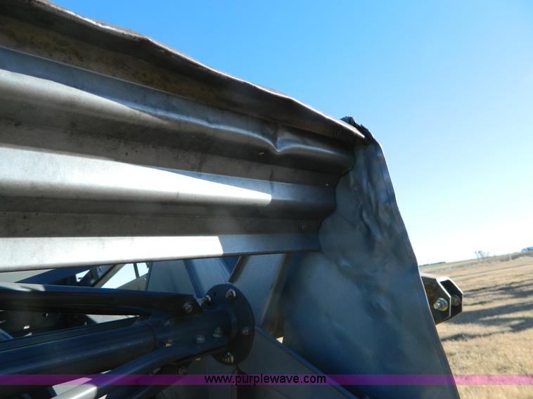 image for item H2322 2009 Gleaner 7200 rigid header