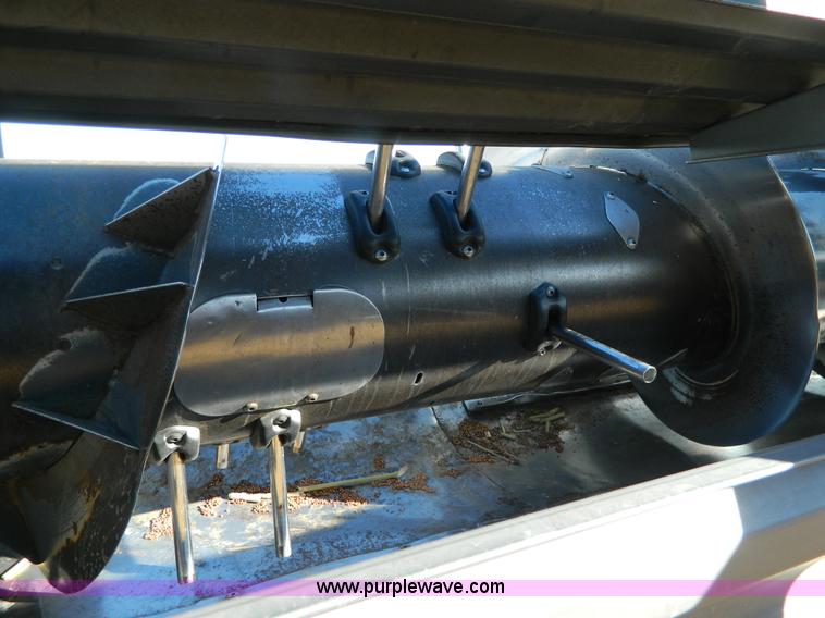 image for item H2322 2009 Gleaner 7200 rigid header