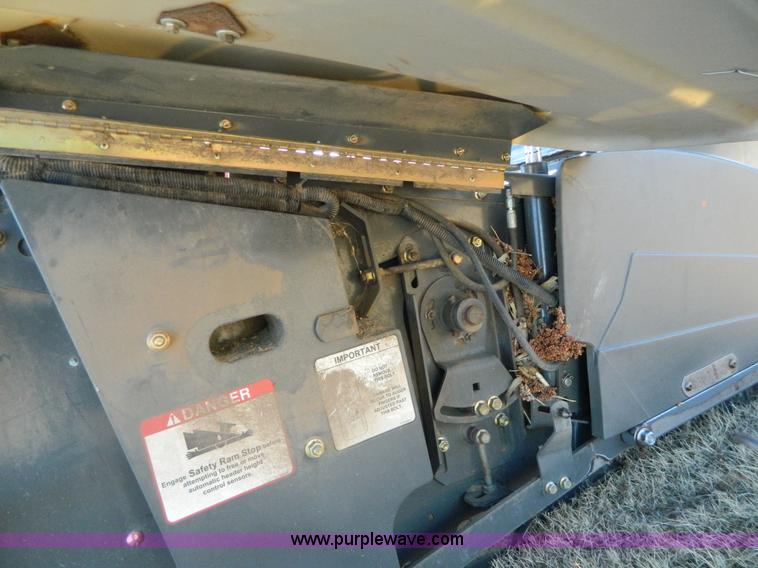 image for item H2322 2009 Gleaner 7200 rigid header