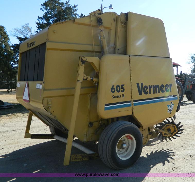 image for item H2330 1995 Vermeer 605K round baler