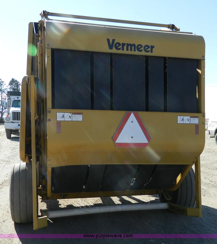 image for item H2330 1995 Vermeer 605K round baler