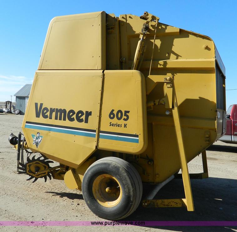 image for item H2330 1995 Vermeer 605K round baler