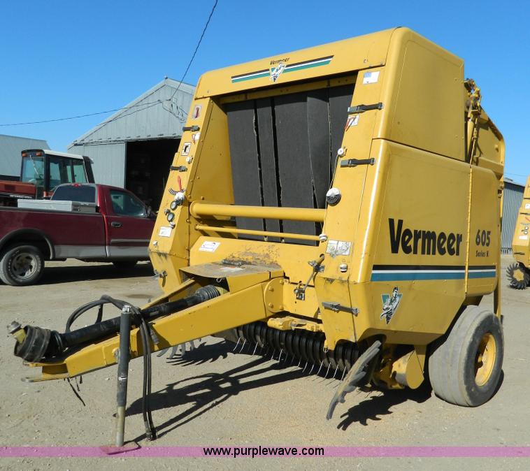 image for item H2330 1995 Vermeer 605K round baler