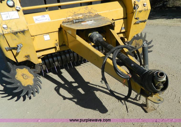 image for item H2330 1995 Vermeer 605K round baler