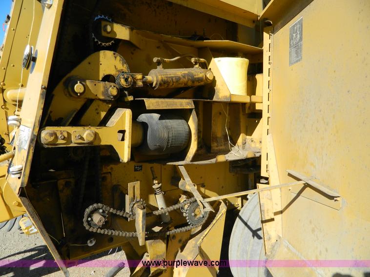 image for item H2330 1995 Vermeer 605K round baler