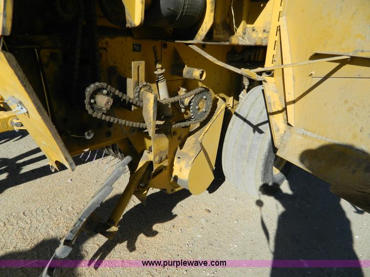 image for item H2330 1995 Vermeer 605K round baler