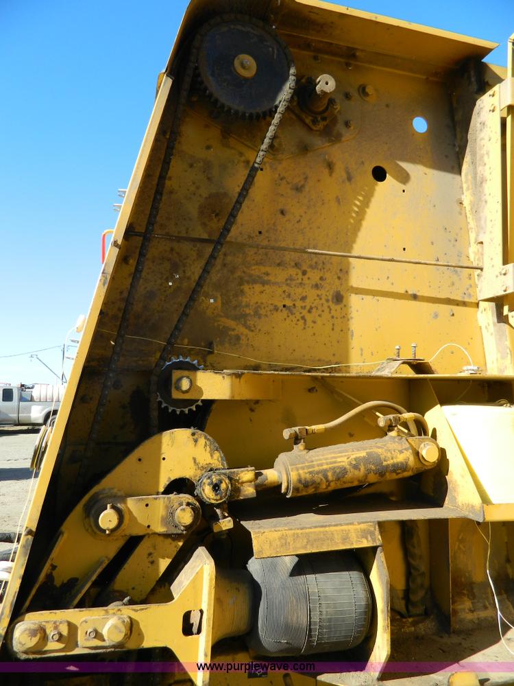 image for item H2330 1995 Vermeer 605K round baler