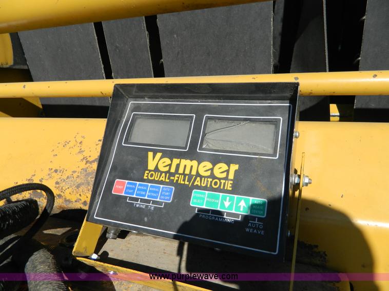 image for item H2330 1995 Vermeer 605K round baler