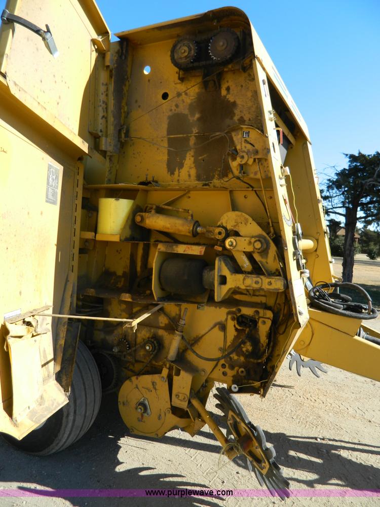 image for item H2330 1995 Vermeer 605K round baler