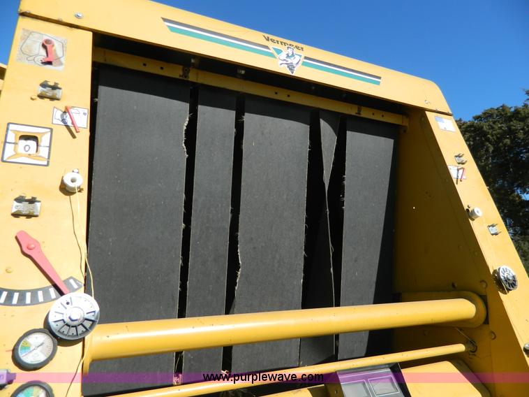 image for item H2330 1995 Vermeer 605K round baler