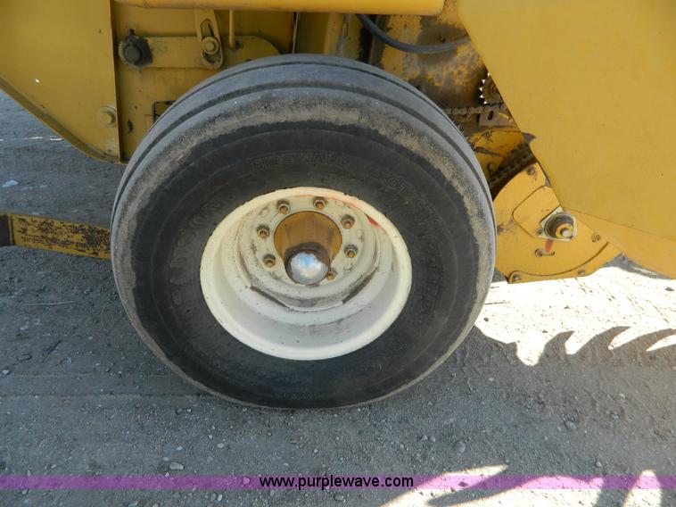 image for item H2330 1995 Vermeer 605K round baler