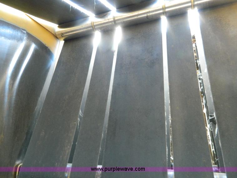 image for item H2330 1995 Vermeer 605K round baler