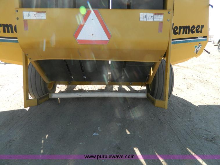 image for item H2330 1995 Vermeer 605K round baler