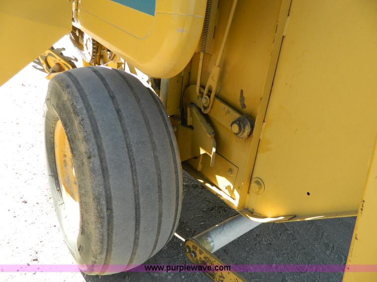 image for item H2330 1995 Vermeer 605K round baler