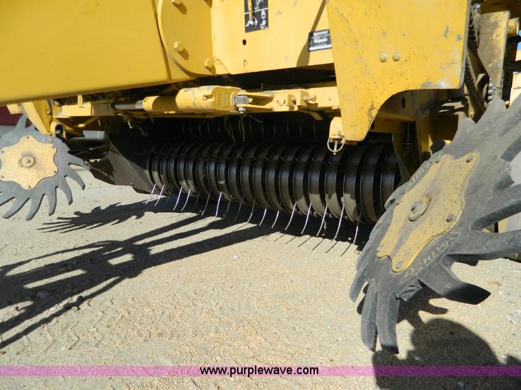 image for item H2330 1995 Vermeer 605K round baler