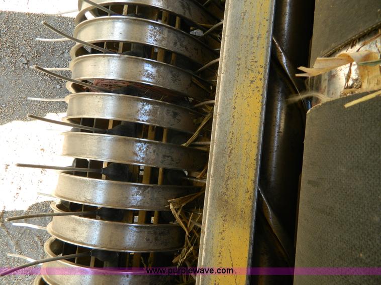 image for item H2330 1995 Vermeer 605K round baler