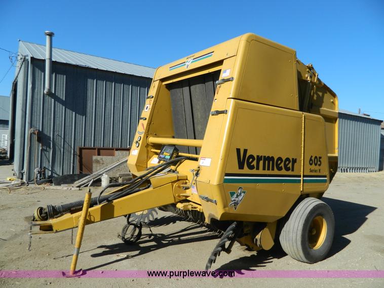 image for item H2331 1993 Vermeer 605K round baler