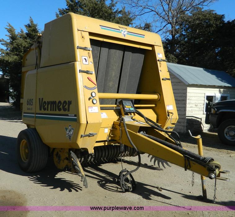 image for item H2331 1993 Vermeer 605K round baler