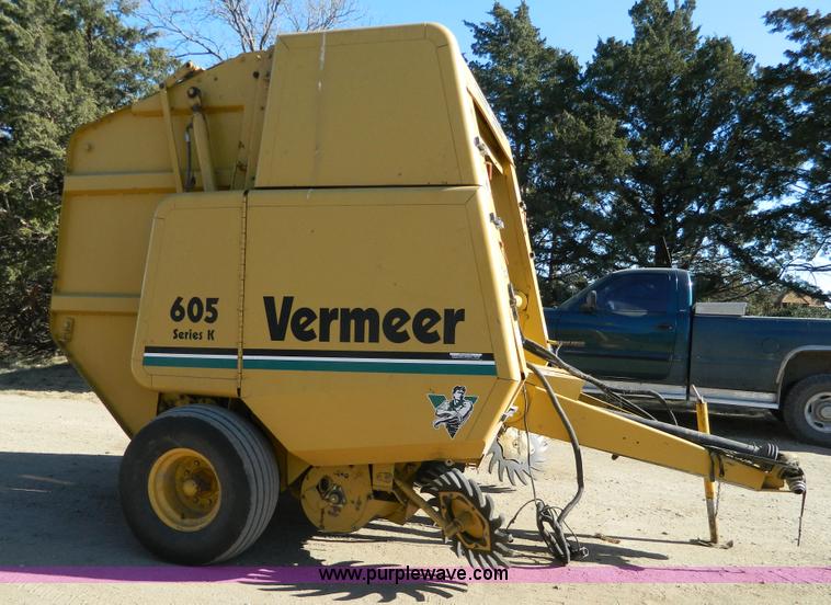 image for item H2331 1993 Vermeer 605K round baler