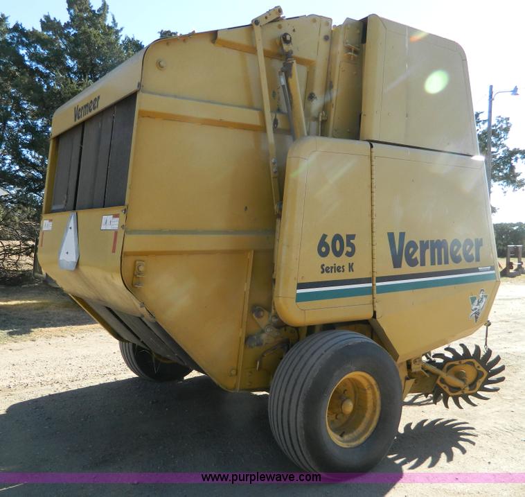image for item H2331 1993 Vermeer 605K round baler