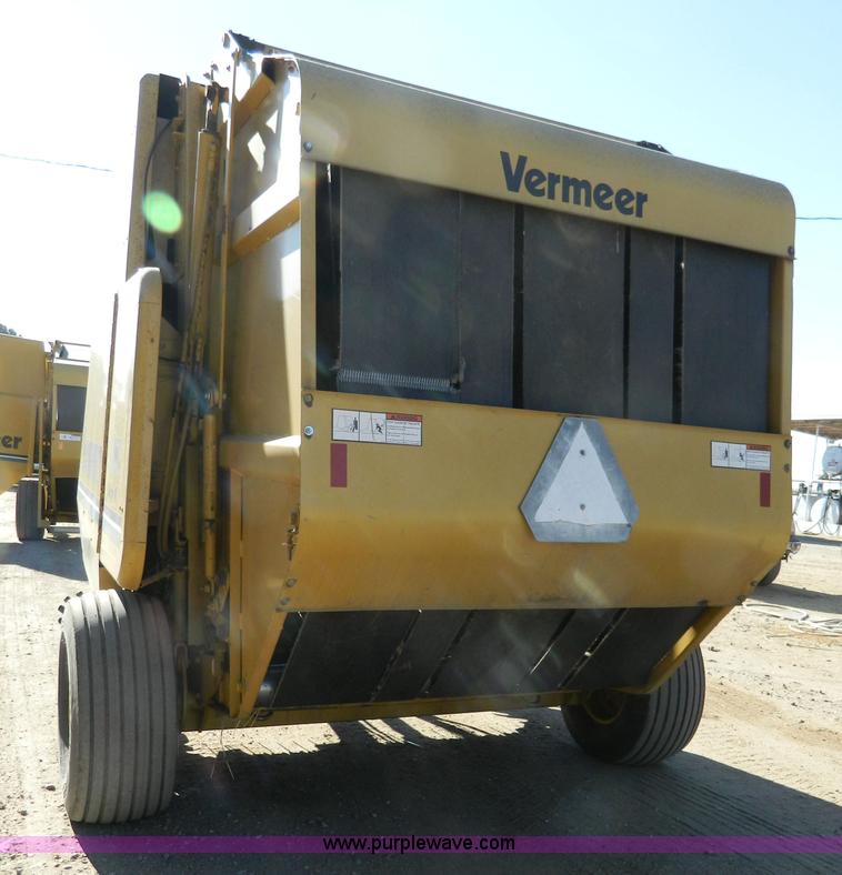 image for item H2331 1993 Vermeer 605K round baler
