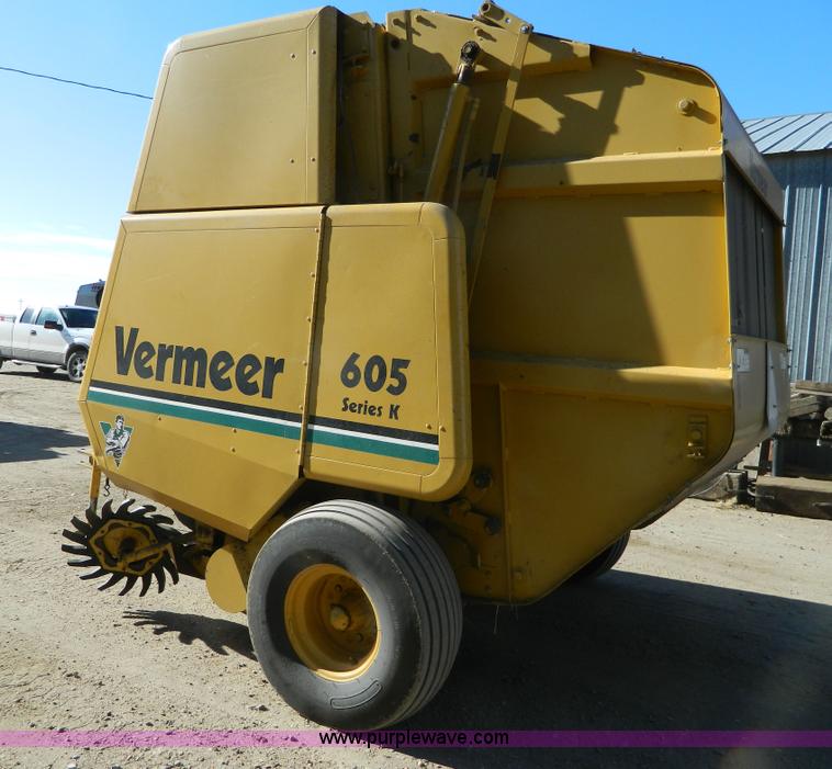 image for item H2331 1993 Vermeer 605K round baler