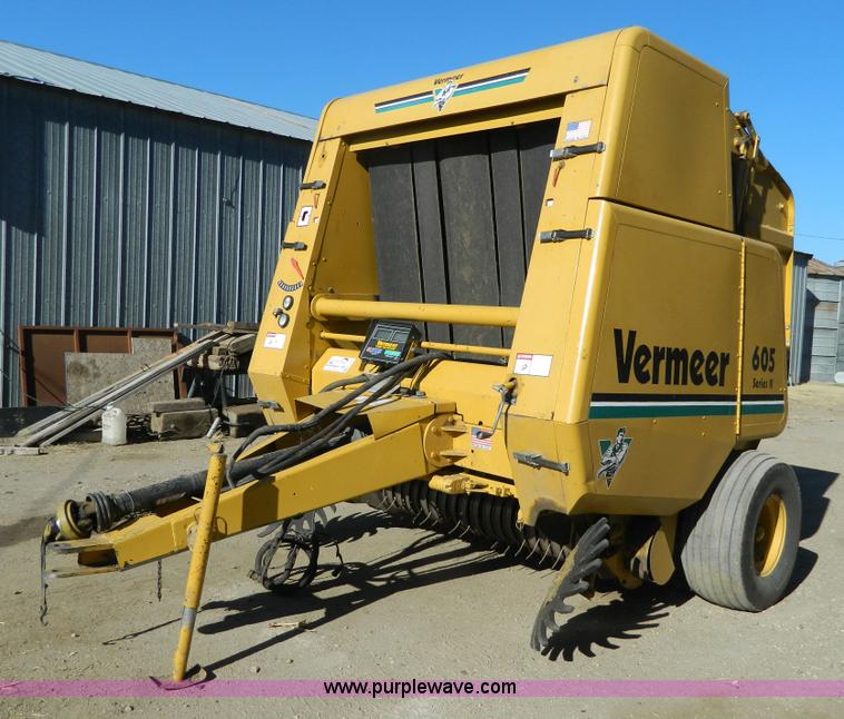 image for item H2331 1993 Vermeer 605K round baler