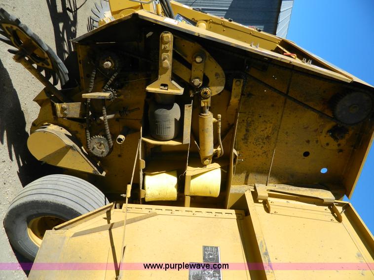 image for item H2331 1993 Vermeer 605K round baler